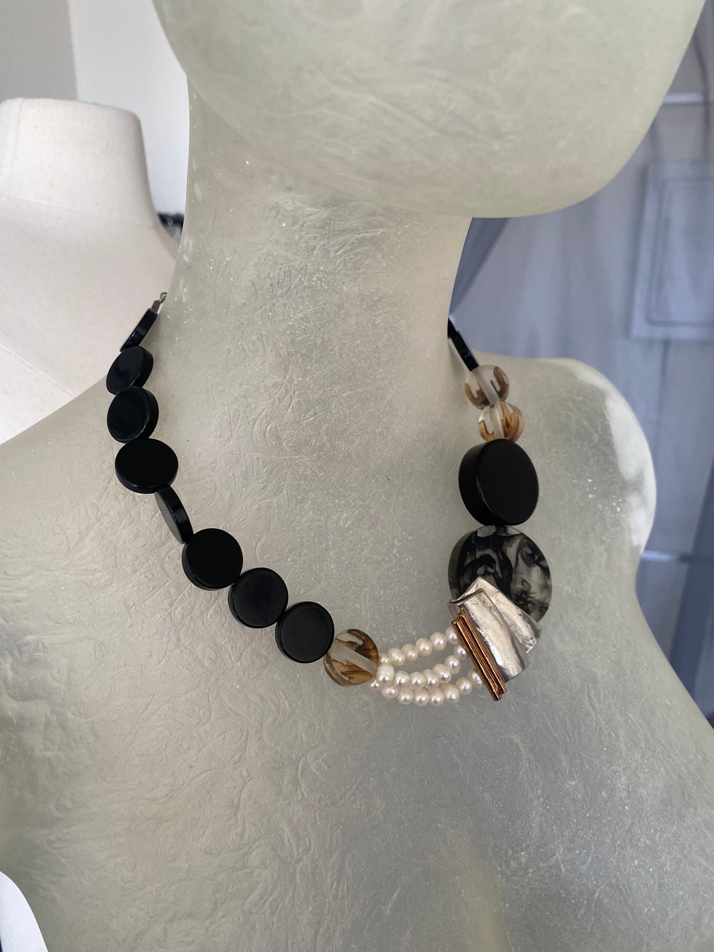 dot dot circle necklace