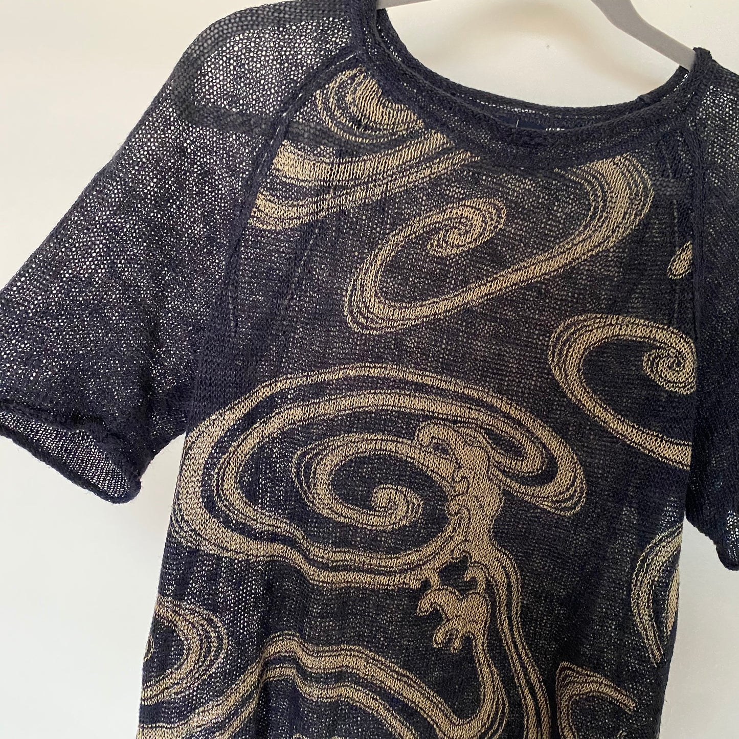 swirly print knit t shirt