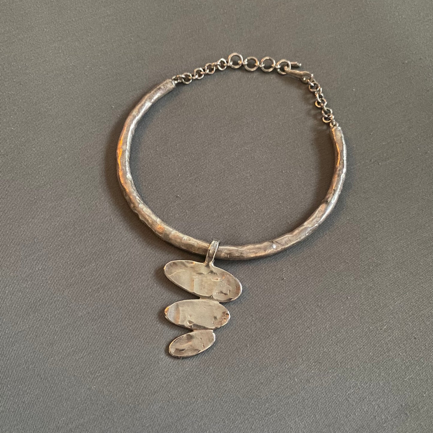 biche de bere choker necklace